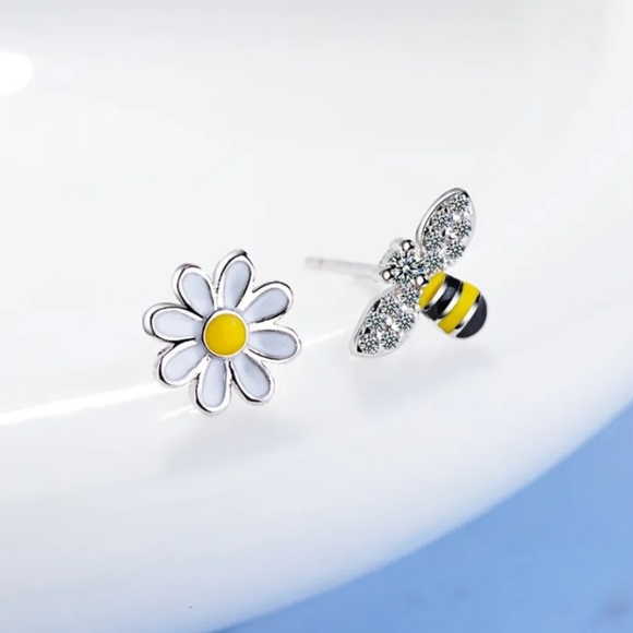 Sterling Silver  Earrings - Picture 4 of 5